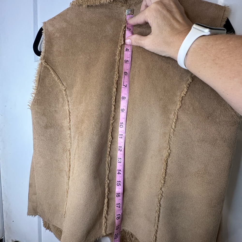 Faux Fur Vest size M - Picture 9 of 11